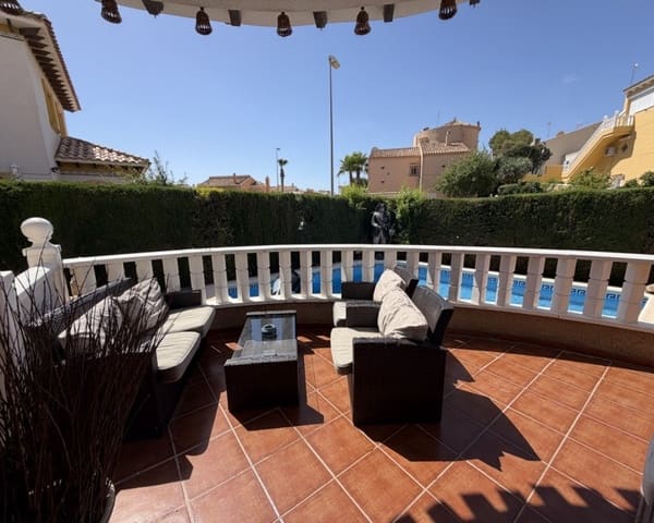 4 soveværelse Villa til salg i Villamartin, Orihuela med swimmingpool - € 399.995 (Ref: 9895517)