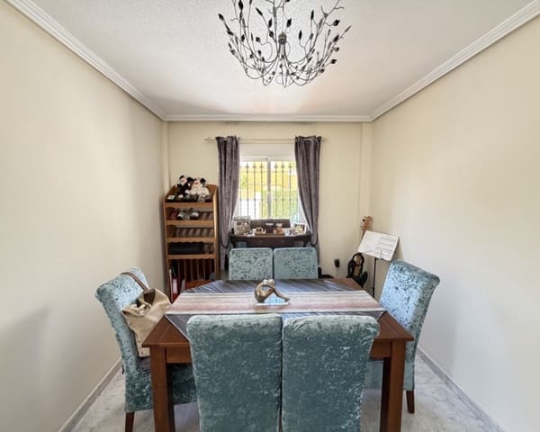 4 soveværelse Villa til salg i Villamartin, Orihuela med swimmingpool - € 399.995 (Ref: 9895517)
