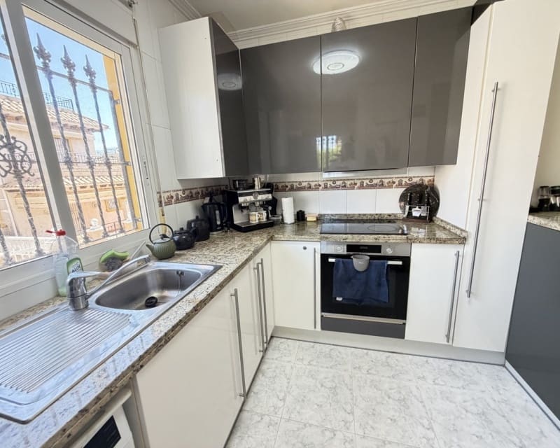 4 soveværelse Villa til salg i Villamartin med swimmingpool - € 399.995 (Ref: 9895517)