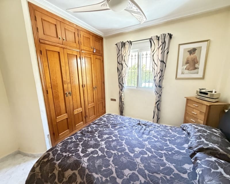 4 soveværelse Villa til salg i Villamartin med swimmingpool - € 399.995 (Ref: 9895517)