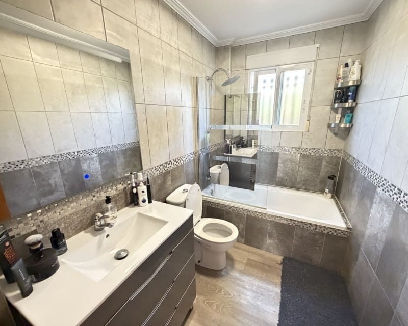 4 soveværelse Villa til salg i Villamartin med swimmingpool - € 399.995 (Ref: 9895517)