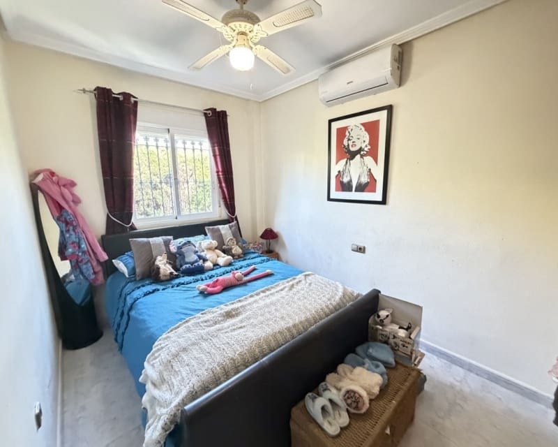 4 soveværelse Villa til salg i Villamartin med swimmingpool - € 399.995 (Ref: 9895517)