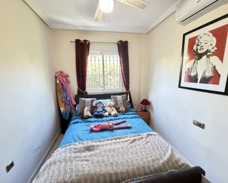 4 soveværelse Villa til salg i Villamartin med swimmingpool - € 399.995 (Ref: 9895517)