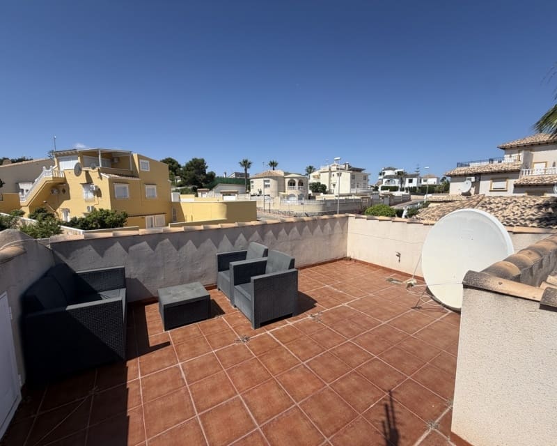 4 soveværelse Villa til salg i Villamartin med swimmingpool - € 399.995 (Ref: 9895517)