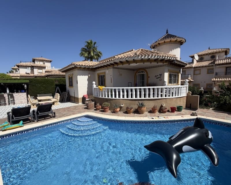 4 soveværelse Villa til salg i Villamartin med swimmingpool - € 399.995 (Ref: 9895517)