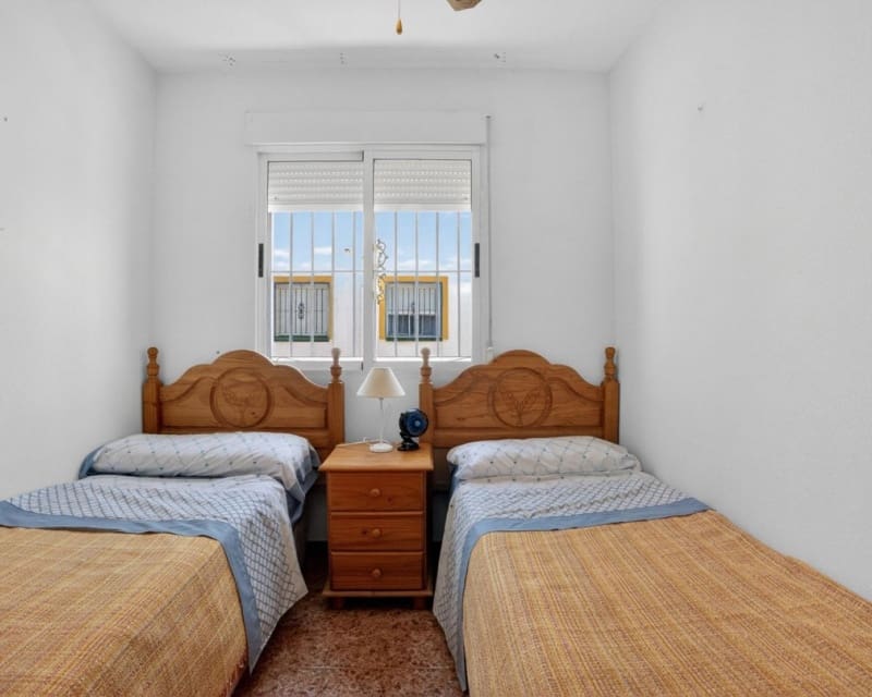 3 quarto Apartamento para venda em La Siesta com piscina - 195 000 € (Ref: 9895523)