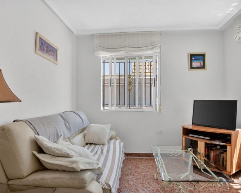 3 quarto Apartamento para venda em La Siesta com piscina - 195 000 € (Ref: 9895523)