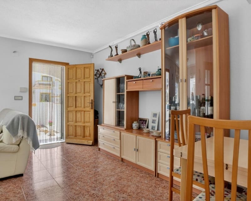 3 quarto Apartamento para venda em La Siesta com piscina - 195 000 € (Ref: 9895523)