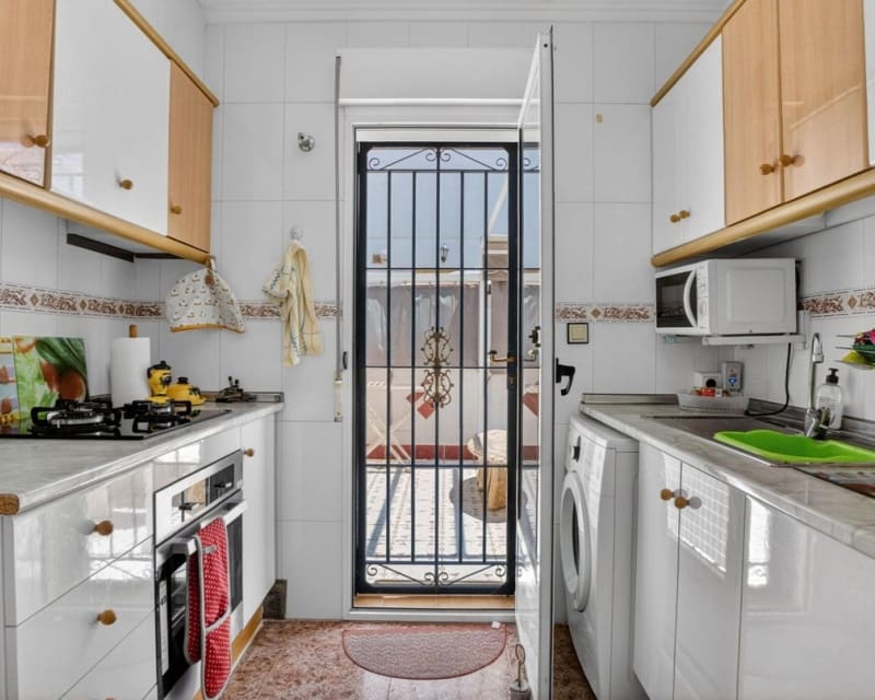 3 quarto Apartamento para venda em La Siesta com piscina - 195 000 € (Ref: 9895523)