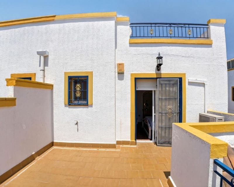 3 quarto Apartamento para venda em La Siesta com piscina - 195 000 € (Ref: 9895523)