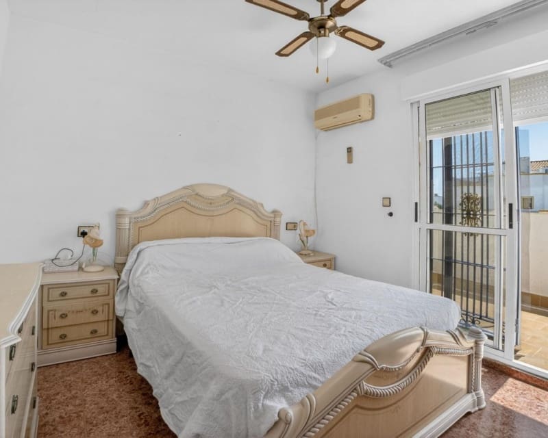 3 quarto Apartamento para venda em La Siesta com piscina - 195 000 € (Ref: 9895523)