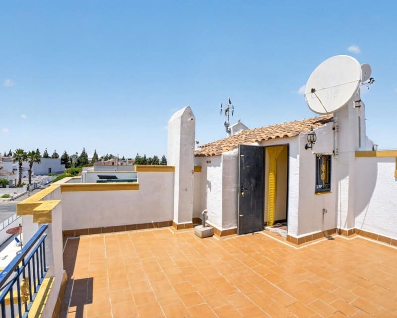 3 quarto Apartamento para venda em La Siesta com piscina - 195 000 € (Ref: 9895523)