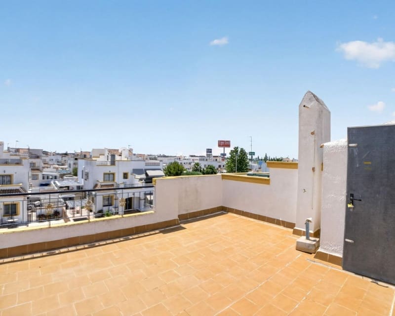 3 quarto Apartamento para venda em La Siesta com piscina - 195 000 € (Ref: 9895523)