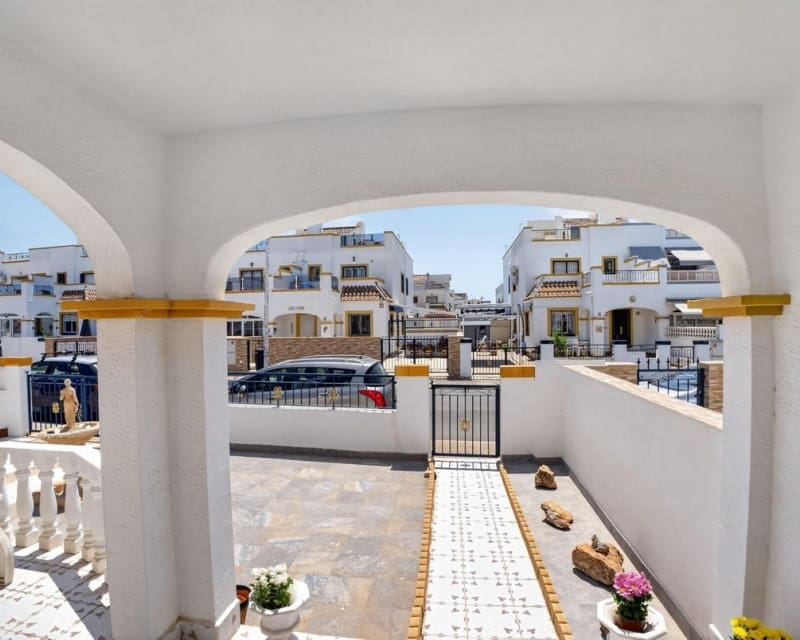 3 quarto Apartamento para venda em La Siesta com piscina - 195 000 € (Ref: 9895523)