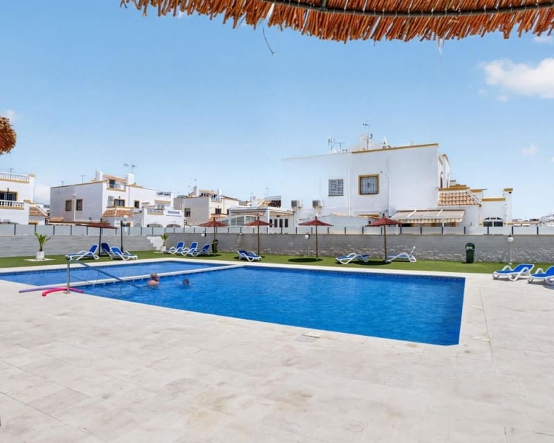 3 quarto Apartamento para venda em La Siesta com piscina - 195 000 € (Ref: 9895523)