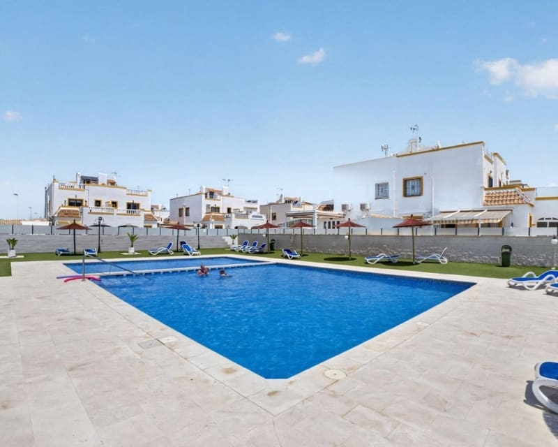 3 quarto Apartamento para venda em La Siesta com piscina - 195 000 € (Ref: 9895523)