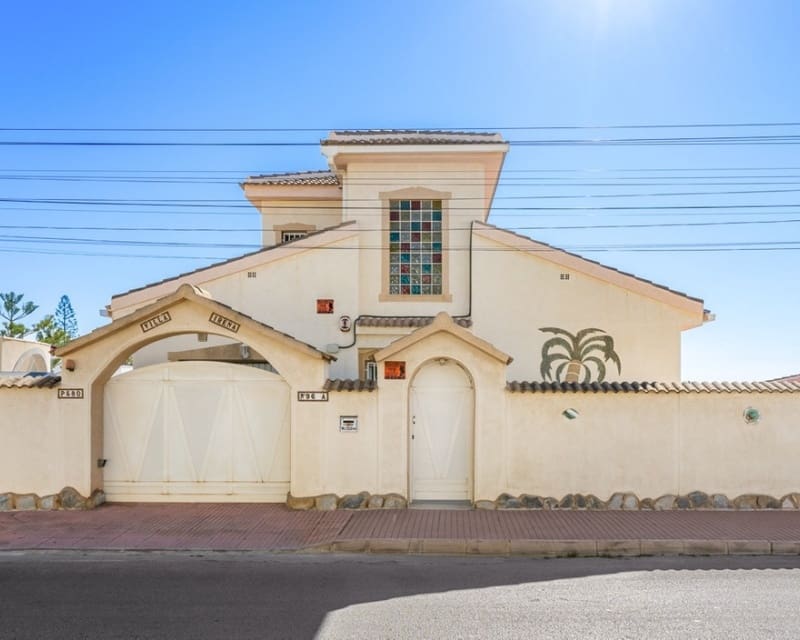 3 slaapkamer Villa te koop in Ciudad Quesada - € 495.000 (Ref: 9895524)