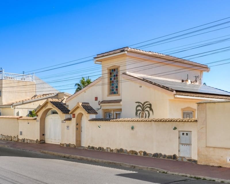 3 slaapkamer Villa te koop in Ciudad Quesada - € 495.000 (Ref: 9895524)
