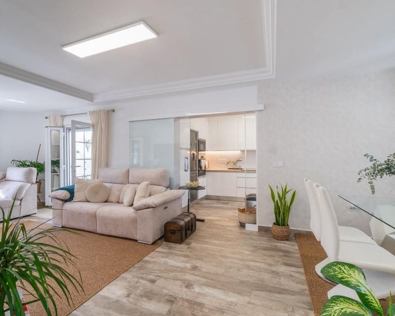4 soveværelse Villa til salg i Villamartin med swimmingpool - € 399.000 (Ref: 9895526)
