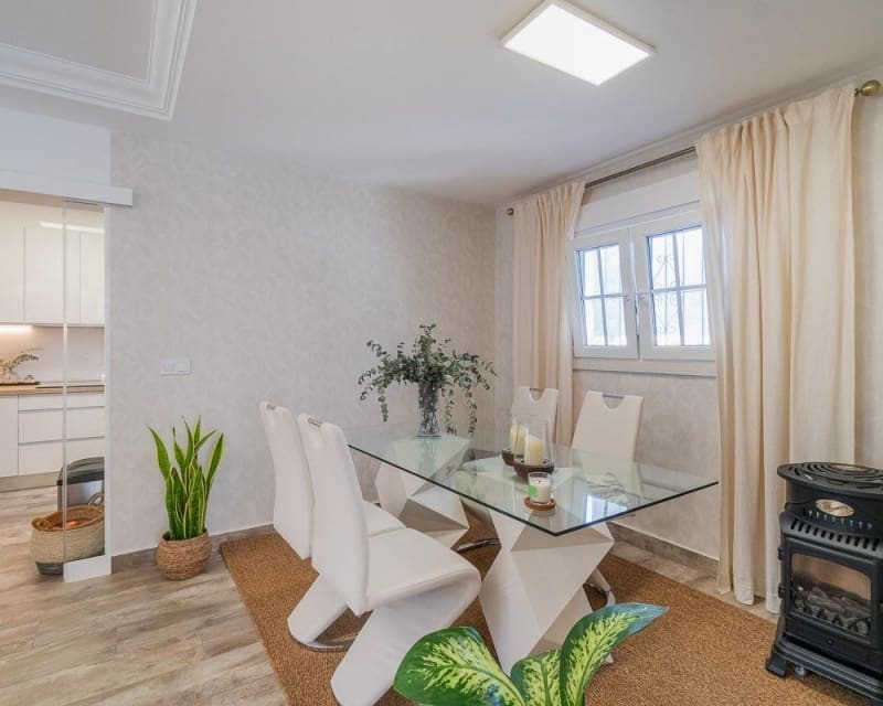 4 soveværelse Villa til salg i Villamartin med swimmingpool - € 399.000 (Ref: 9895526)
