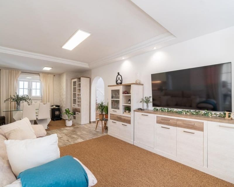 4 soveværelse Villa til salg i Villamartin med swimmingpool - € 399.000 (Ref: 9895526)