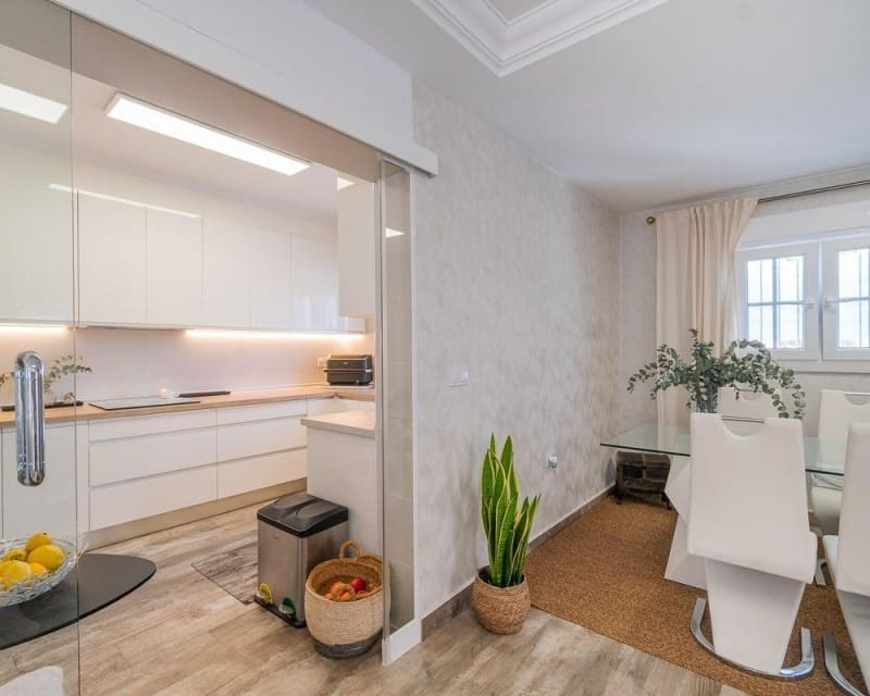 4 soveværelse Villa til salg i Villamartin med swimmingpool - € 399.000 (Ref: 9895526)
