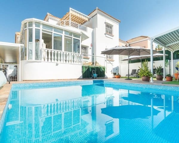 4 soveværelse Villa til salg i Villamartin, Orihuela med swimmingpool - € 399.000 (Ref: 9895526)