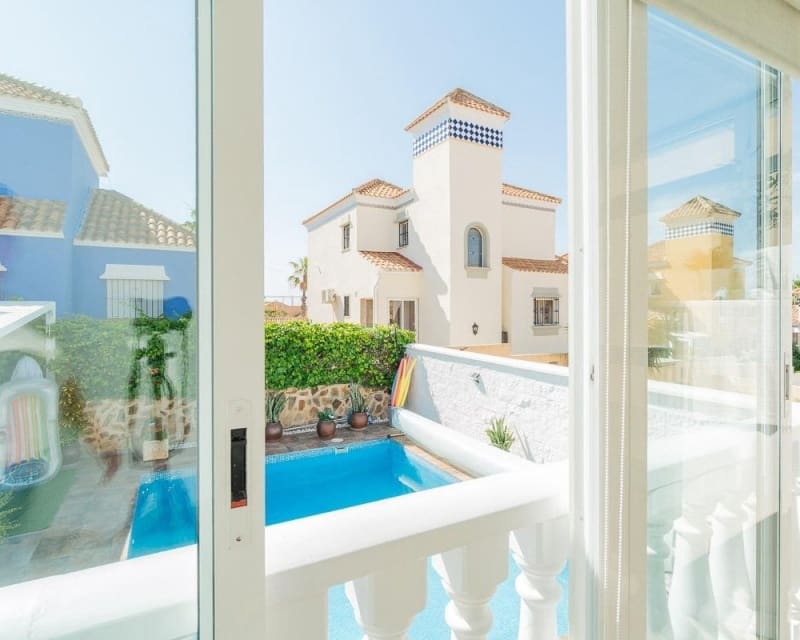 4 soveværelse Villa til salg i Villamartin med swimmingpool - € 399.000 (Ref: 9895526)