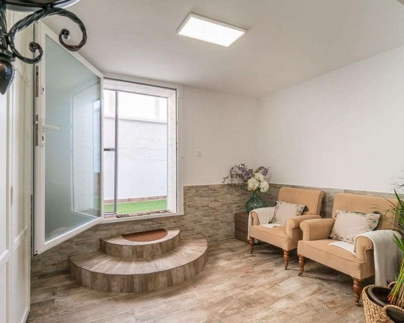 4 soveværelse Villa til salg i Villamartin med swimmingpool - € 399.000 (Ref: 9895526)