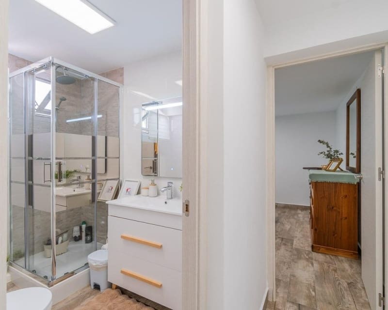 4 soveværelse Villa til salg i Villamartin med swimmingpool - € 399.000 (Ref: 9895526)