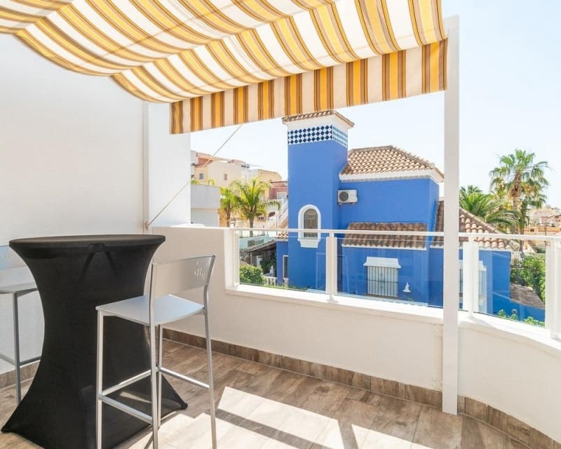 4 soveværelse Villa til salg i Villamartin med swimmingpool - € 399.000 (Ref: 9895526)