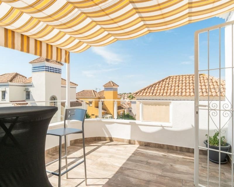 4 soveværelse Villa til salg i Villamartin med swimmingpool - € 399.000 (Ref: 9895526)