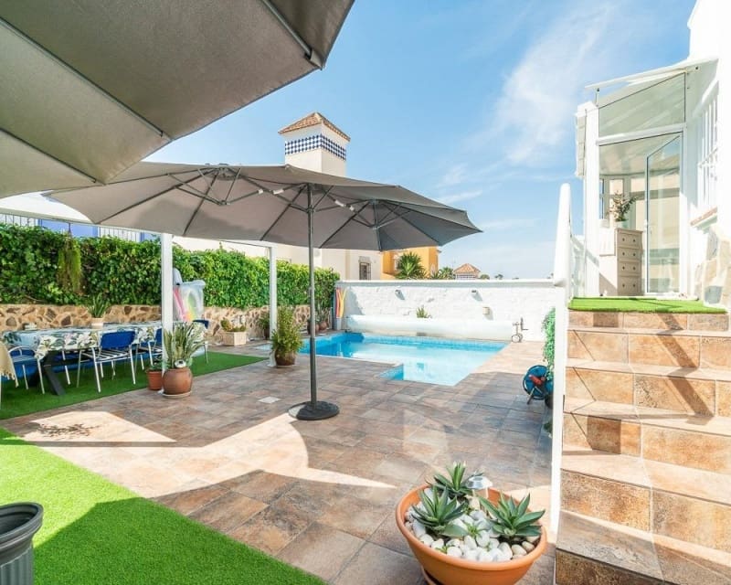 4 soveværelse Villa til salg i Villamartin med swimmingpool - € 399.000 (Ref: 9895526)
