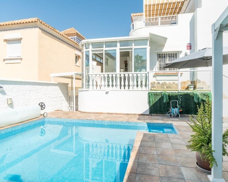 4 soveværelse Villa til salg i Villamartin med swimmingpool - € 399.000 (Ref: 9895526)