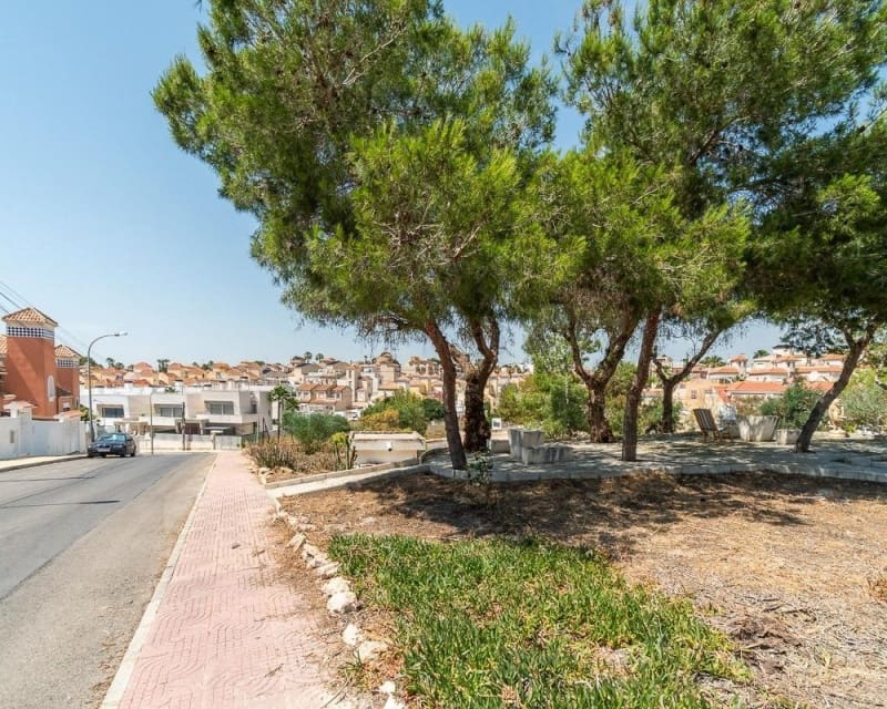4 soveværelse Villa til salg i Villamartin med swimmingpool - € 399.000 (Ref: 9895526)