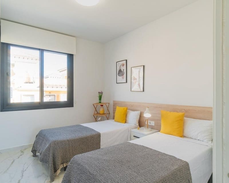 2 bedroom Apartment for sale in Villamartin with pool - € 255,000 (Ref: 9895527)