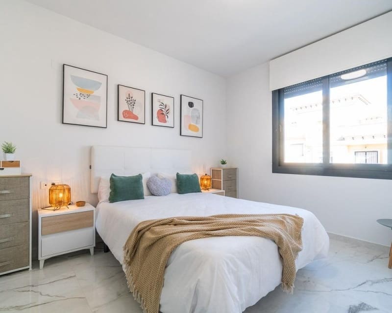 2 bedroom Apartment for sale in Villamartin with pool - € 255,000 (Ref: 9895527)