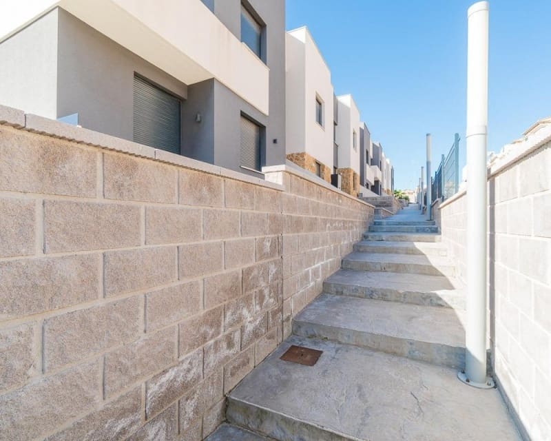 2 bedroom Apartment for sale in Villamartin with pool - € 255,000 (Ref: 9895527)