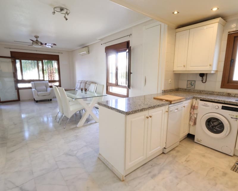 2 soveværelse Lejlighed til salg i Villamartin med swimmingpool - € 195.000 (Ref: 9895529)