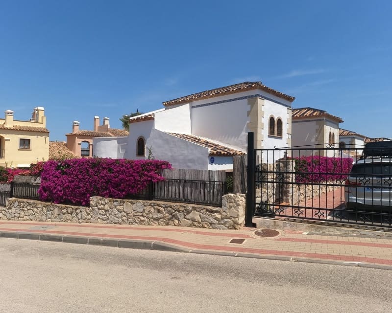 Chalet de 3 habitaciones en Algorfa en venta con piscina - 449.995 € (Ref: 9895531)