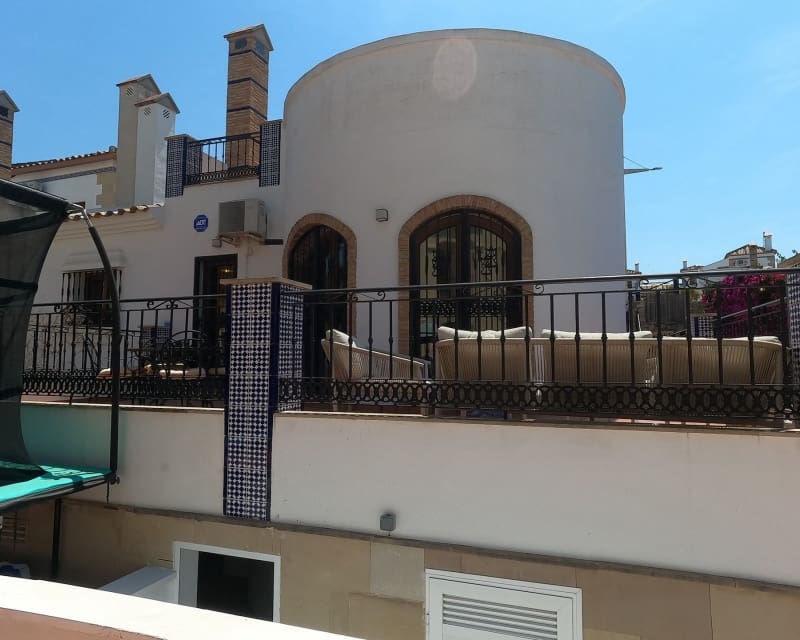 Chalet de 3 habitaciones en Algorfa en venta con piscina - 449.995 € (Ref: 9895531)