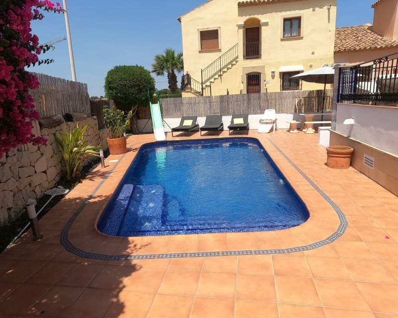 Chalet de 3 habitaciones en Algorfa en venta con piscina - 449.995 € (Ref: 9895531)