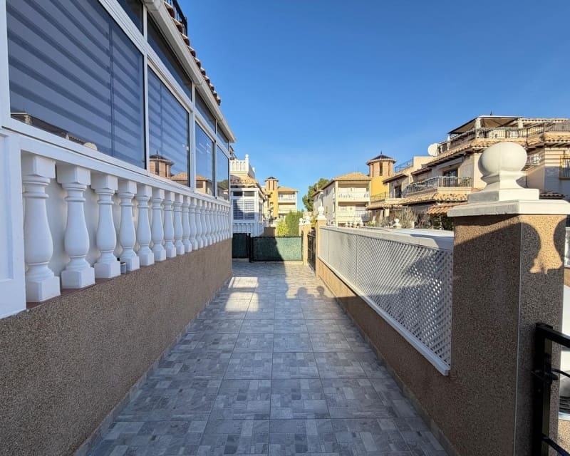 2 soveværelse Villa til salg i Villamartin med swimmingpool garage - € 179.995 (Ref: 9926373)