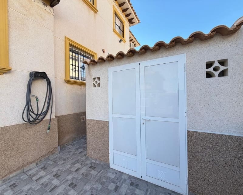 2 soveværelse Villa til salg i Villamartin med swimmingpool garage - € 179.995 (Ref: 9926373)