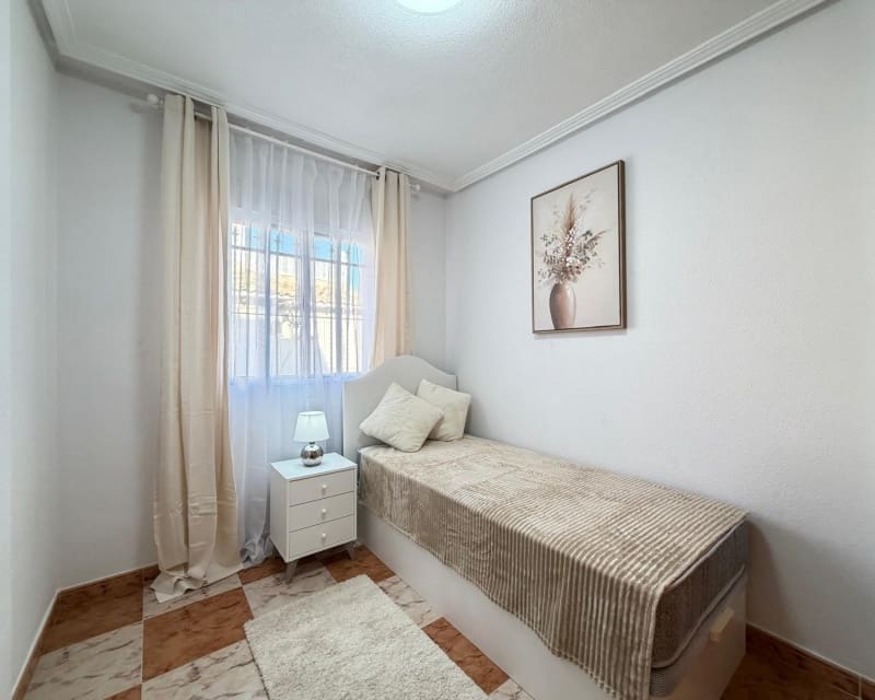 2 soveværelse Villa til salg i Villamartin med swimmingpool garage - € 179.995 (Ref: 9926373)