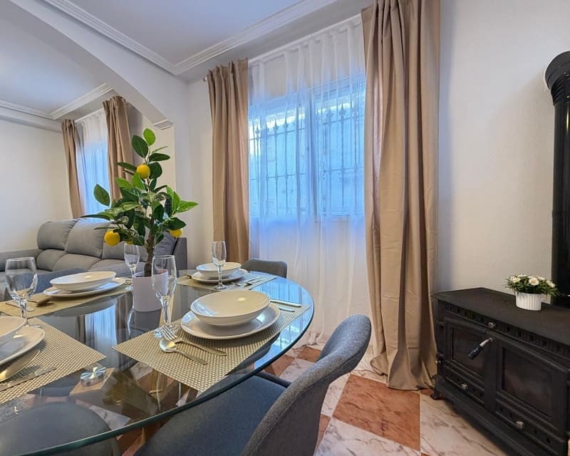 2 soveværelse Villa til salg i Villamartin med swimmingpool garage - € 179.995 (Ref: 9926373)
