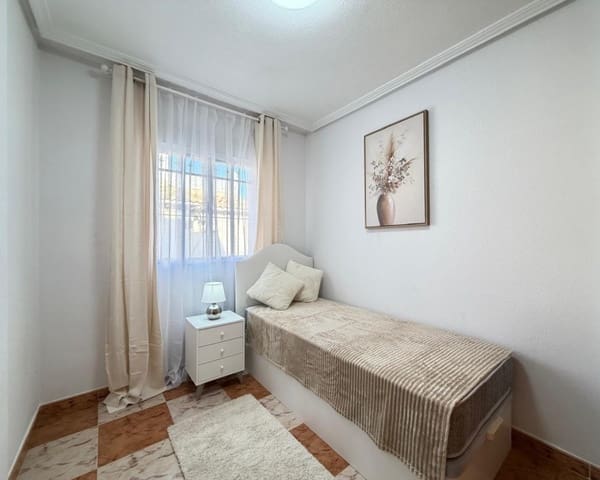 2 soveværelse Villa til salg i Villamartin, Orihuela med swimmingpool garage - € 179.995 (Ref: 9926373)