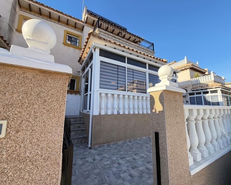 2 soveværelse Villa til salg i Villamartin med swimmingpool garage - € 179.995 (Ref: 9926373)