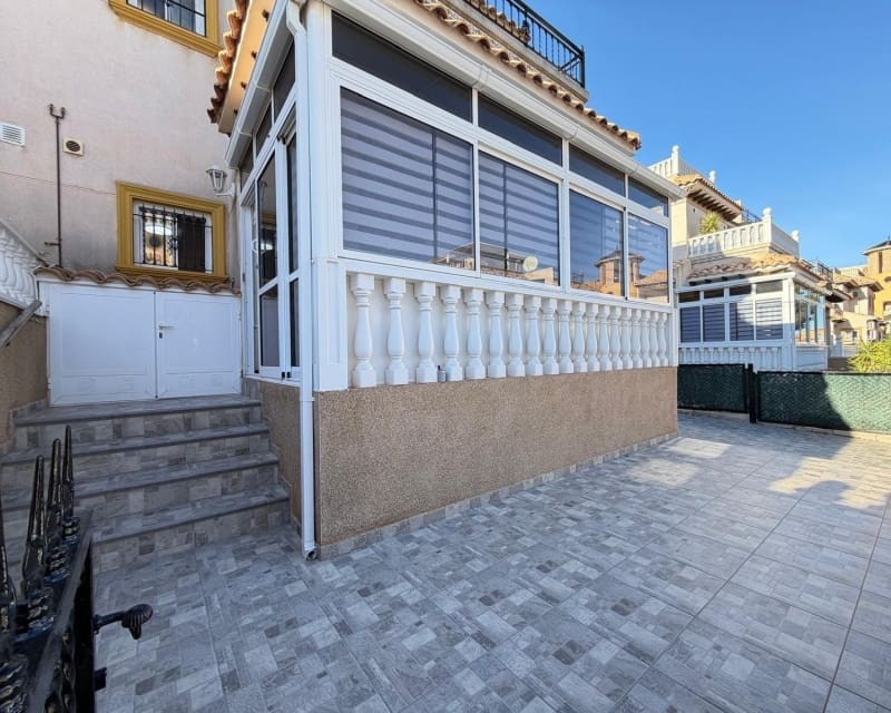 2 soveværelse Villa til salg i Villamartin med swimmingpool garage - € 179.995 (Ref: 9926373)