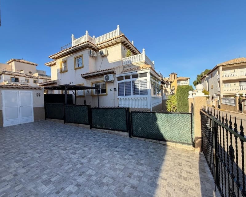 2 soveværelse Villa til salg i Villamartin med swimmingpool garage - € 179.995 (Ref: 9926373)